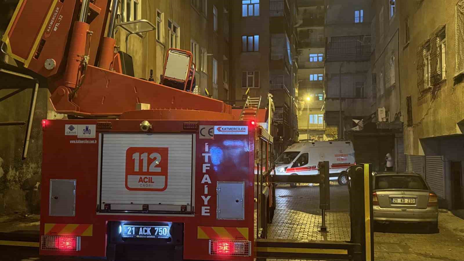 İtfaiye eve merdiven uzatarak girdi, çocuğun uyuduğu ortaya çıktı 7 itfaiye eve merdiven uzatarak girdi cocugun uyudugu ortaya cikti 3 Ch5vSt7B
