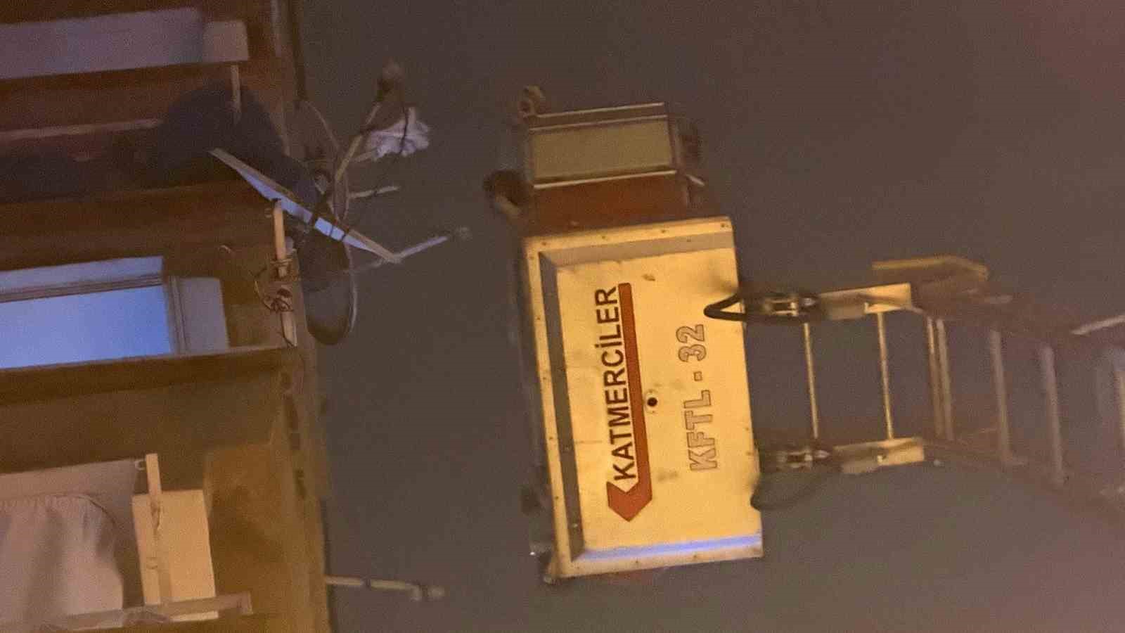 İtfaiye eve merdiven uzatarak girdi, çocuğun uyuduğu ortaya çıktı 8 itfaiye eve merdiven uzatarak girdi cocugun uyudugu ortaya cikti 4