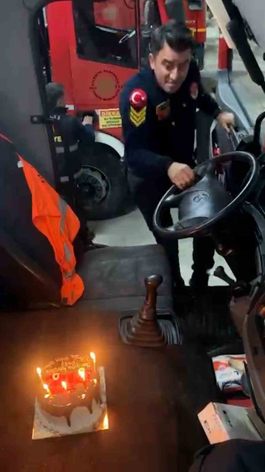 itfaiye soforune yurek hoplatan surpriz anam anam benim ev 0 lJ9kc38p