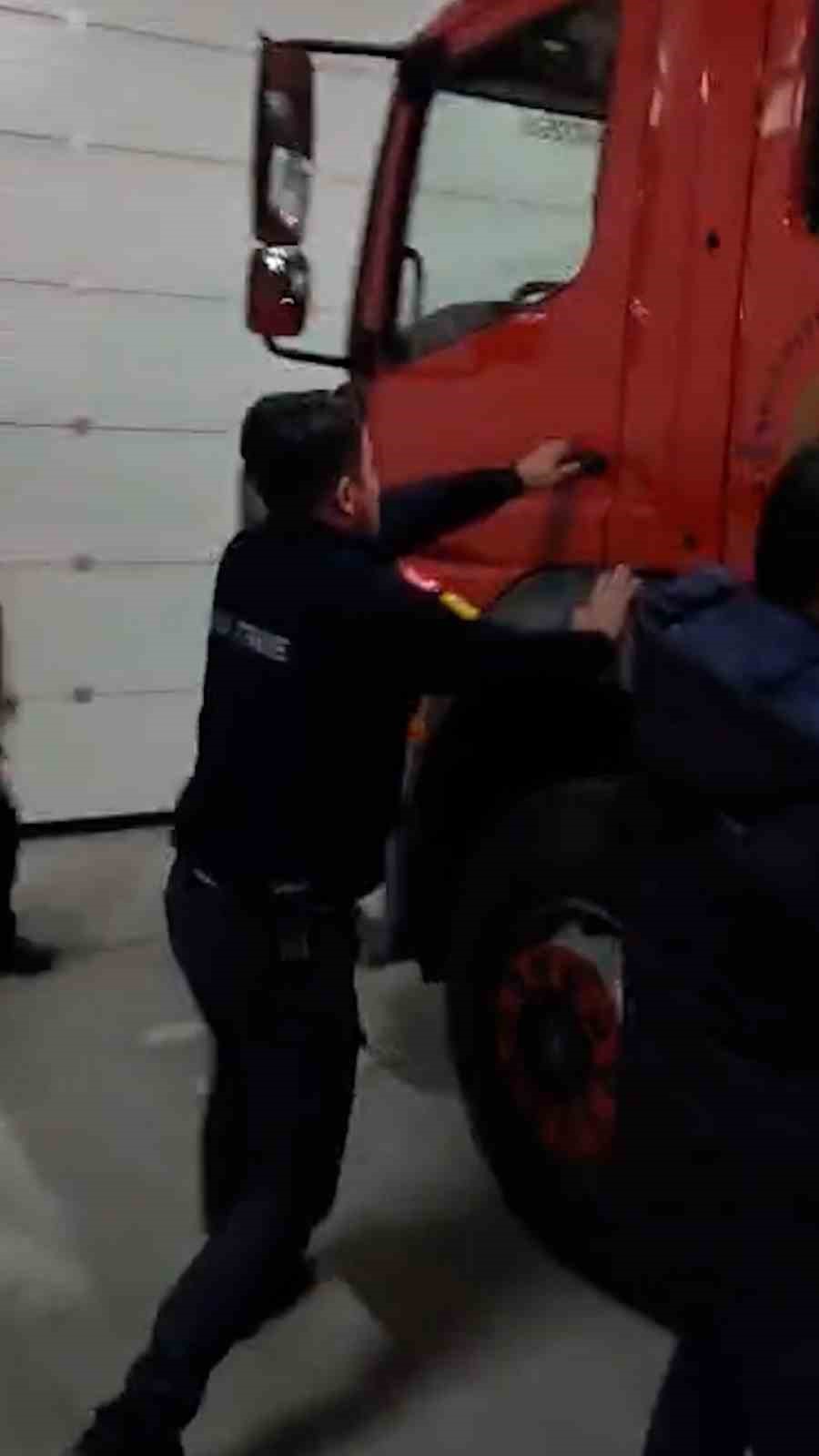 itfaiye soforune yurek hoplatan surpriz anam anam benim ev 3 HOcfbJVg