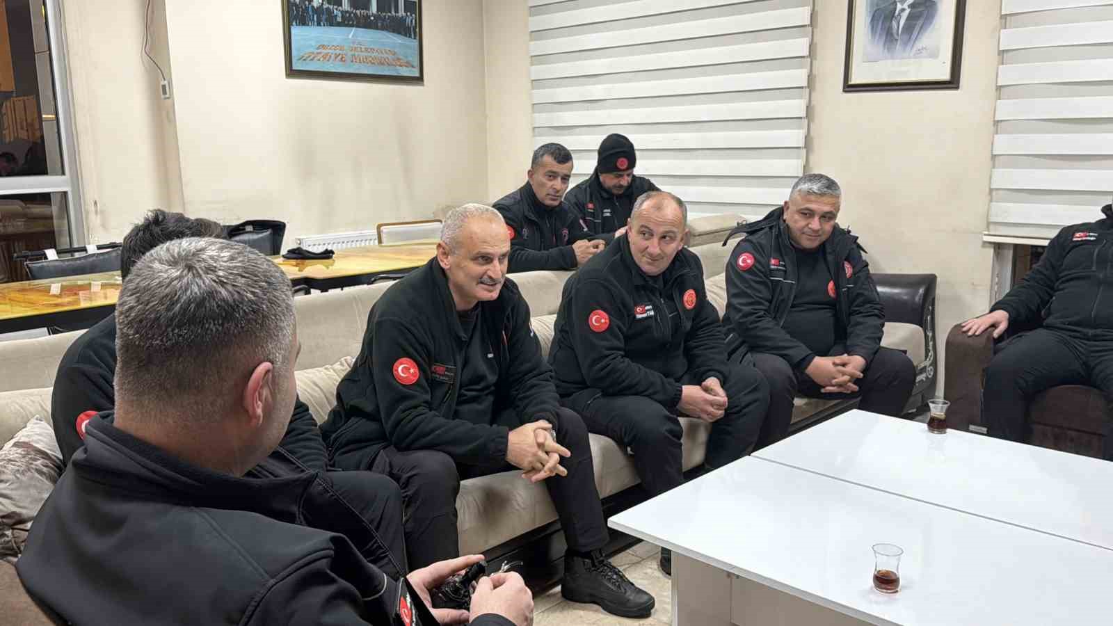 itfaiyeciler ailelerinden uzakta yeni yila girdi 1 Fjn4nbf5