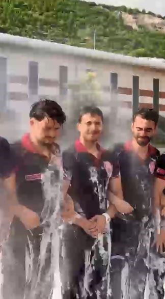 İtfaiyecilik bölümünde mezun olan öğrencilere tazyikli suyla veda 6 itfaiyecilik bolumunde mezun olan ogrencilere tazyikli suyla veda 2 YrJXdFZn