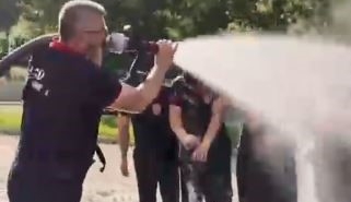 itfaiyecilik-bolumunde-mezun-olan-ogrencilere-tazyikli-suyla-veda-D4MFDr93.jpg
