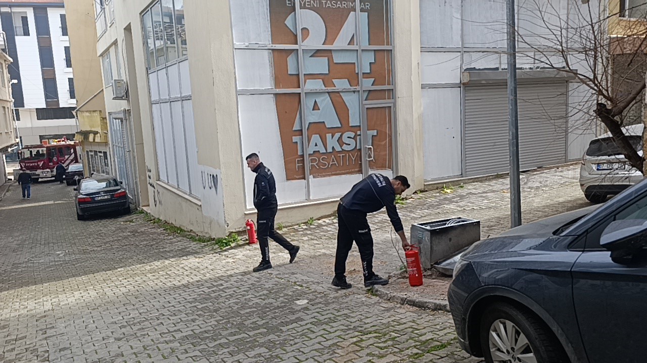 itfaiyeye park engeli itfaiye erleri yangina tuplerle kosarak mudahale etti 0 ygfsyJsu