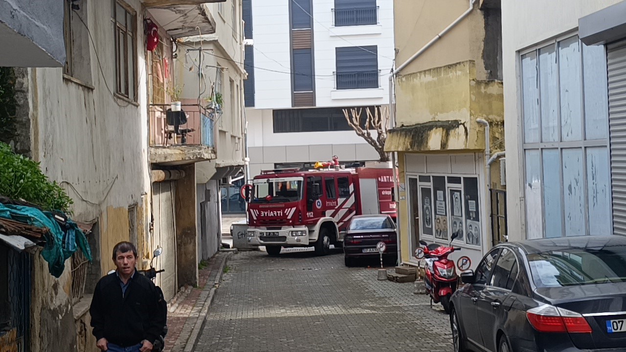 itfaiyeye park engeli itfaiye erleri yangina tuplerle kosarak mudahale etti 2 bPhjYqCH