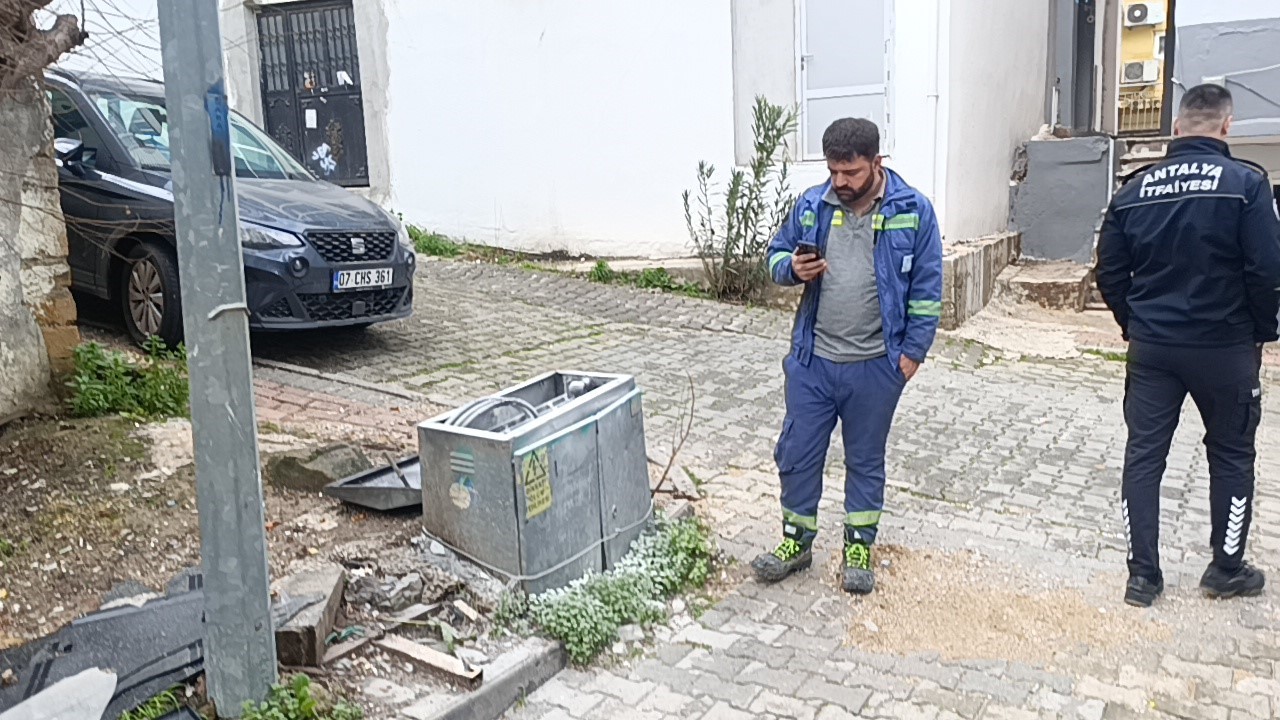 itfaiyeye park engeli itfaiye erleri yangina tuplerle kosarak mudahale etti 6 9AdcmJH2
