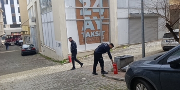 itfaiyeye-park-engeli-itfaiye-erleri-yangina-tuplerle-kosarak-mudahale-etti-Ta3OLCs6.jpg