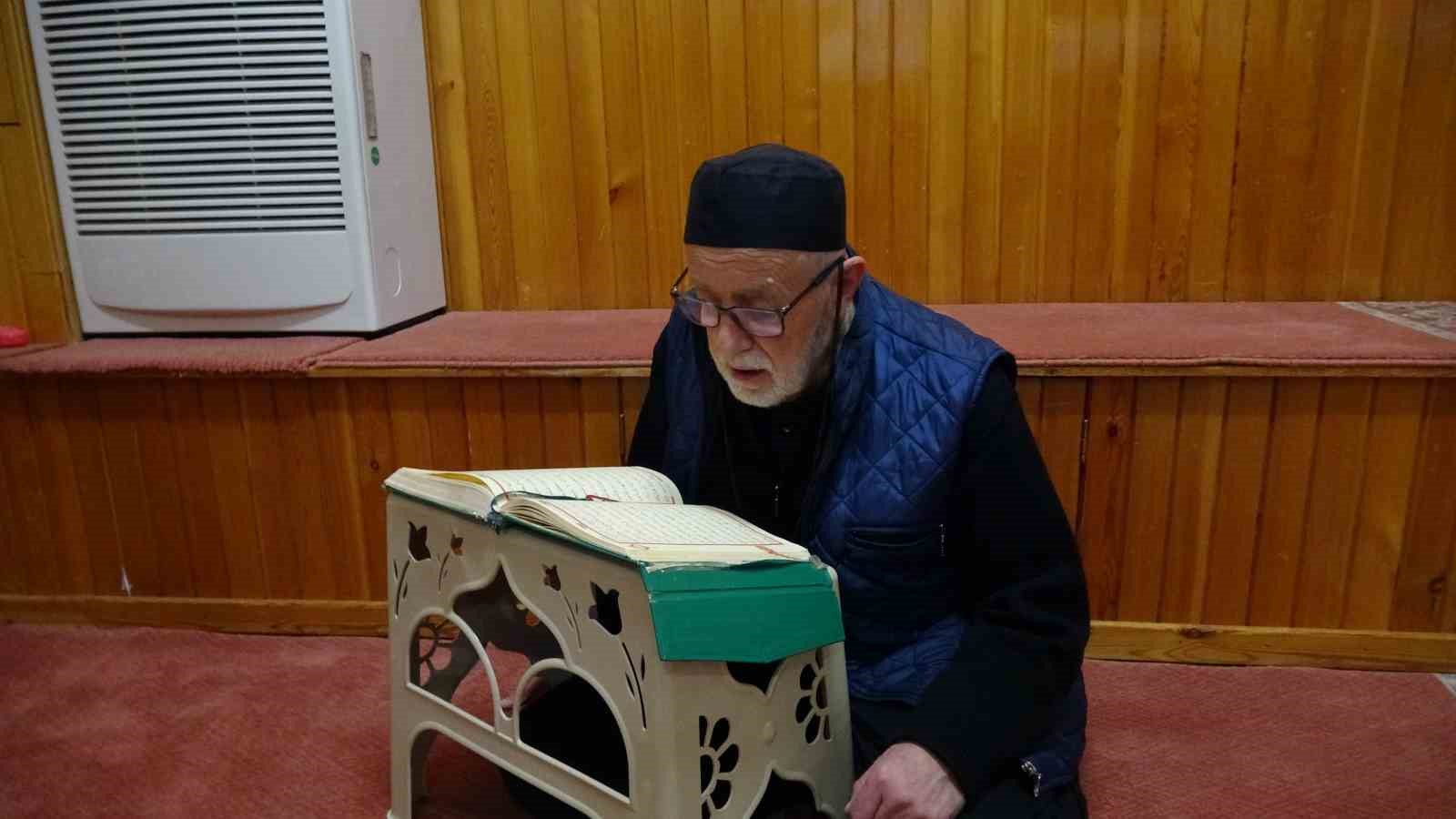 itikafa girenler ramazanin son gunlerini ibadetle geciriyor 2 vtrzum12