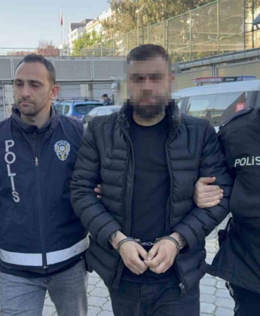 iyi-parti-il-baskani-aksoy-saldiriya-ugradi-1-gozalti-1OEpwGMq.jpg