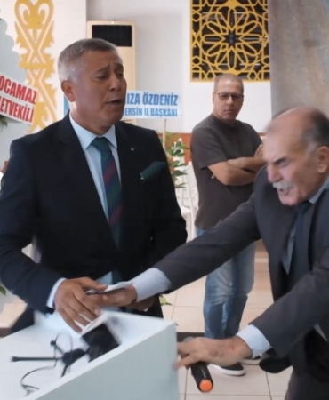 iyi-parti-kongresinde-gergin-anlar-kursuyu-bile-devirdiler-15XwyOhg.jpg