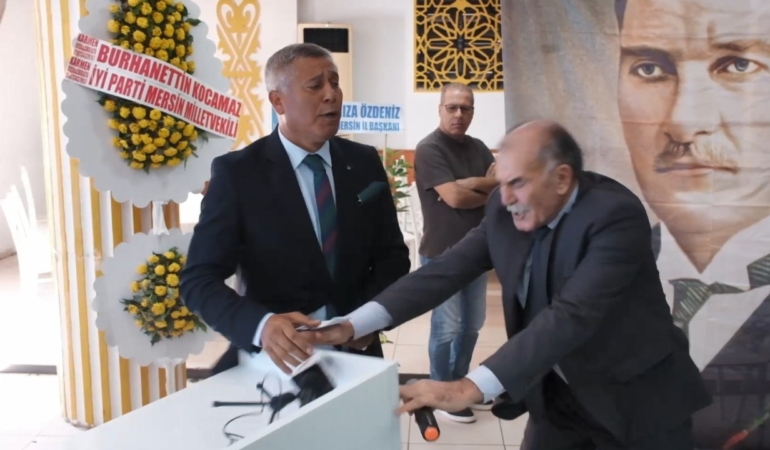iyi-parti-kongresinde-gergin-anlar-kursuyu-bile-devirdiler-15XwyOhg.jpg