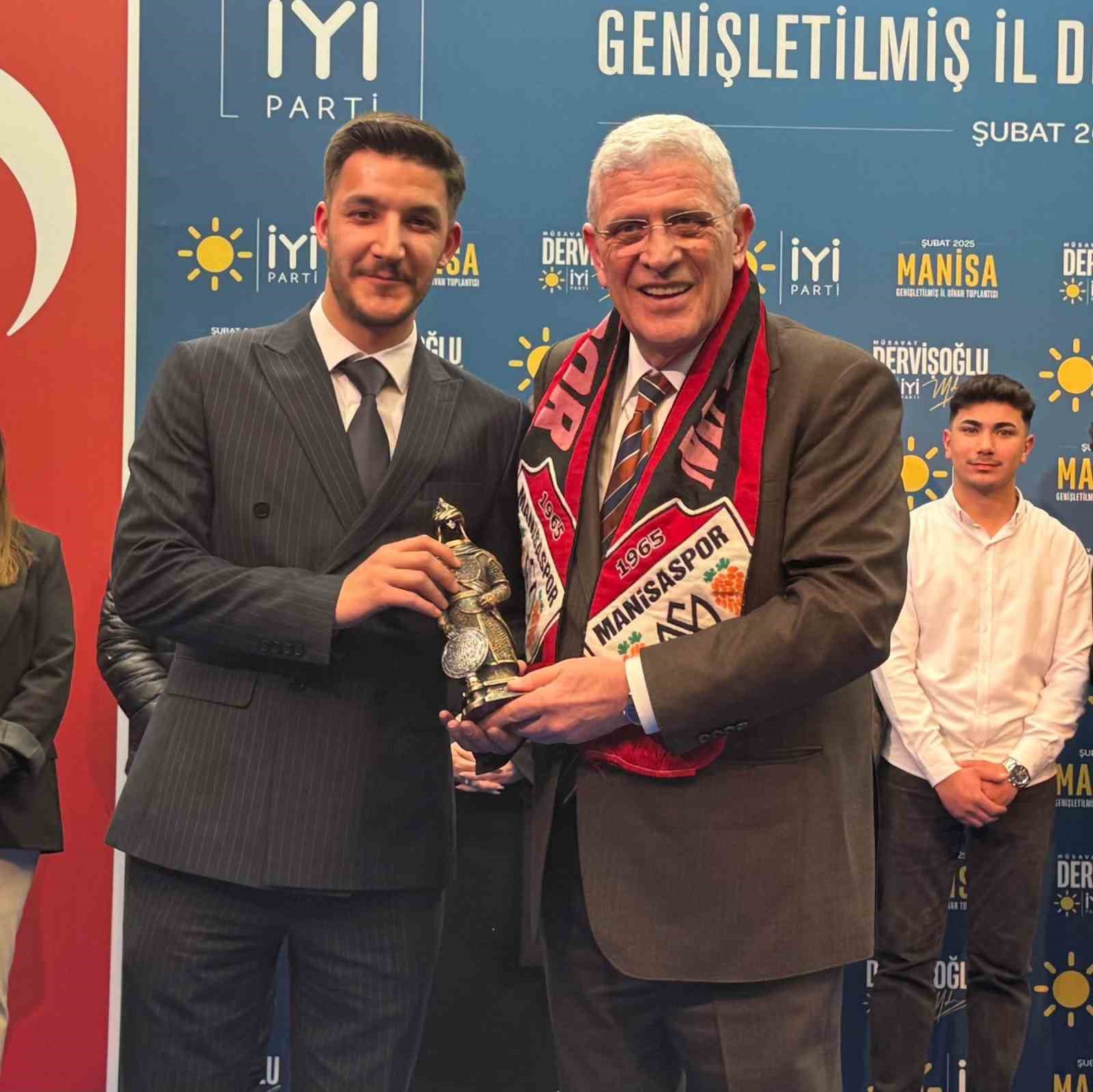 iyi partili baskan istifa etti 0 UlBgu3Nl