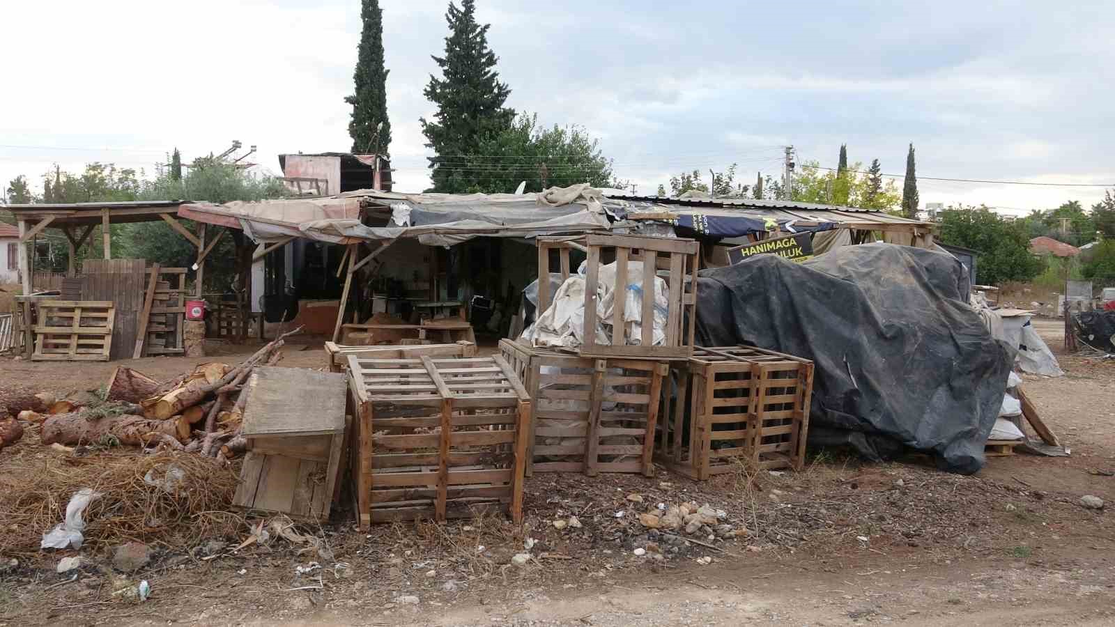 iyiligi hayatini altust etti hem yarim milyon lira borclandi hem de evden kovuldu 7