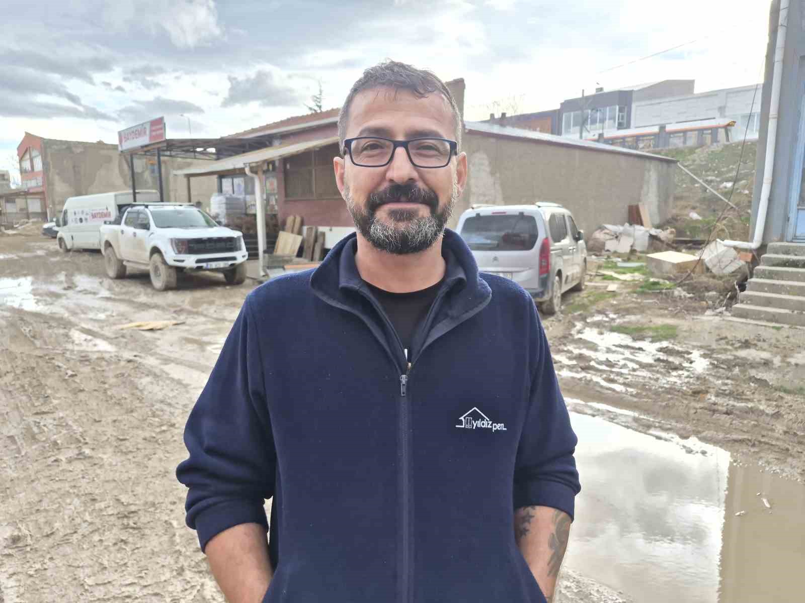 izahi olmayan seyin mizahi oldu surekli gole donen sokakta balik tutmaya basladilar 10