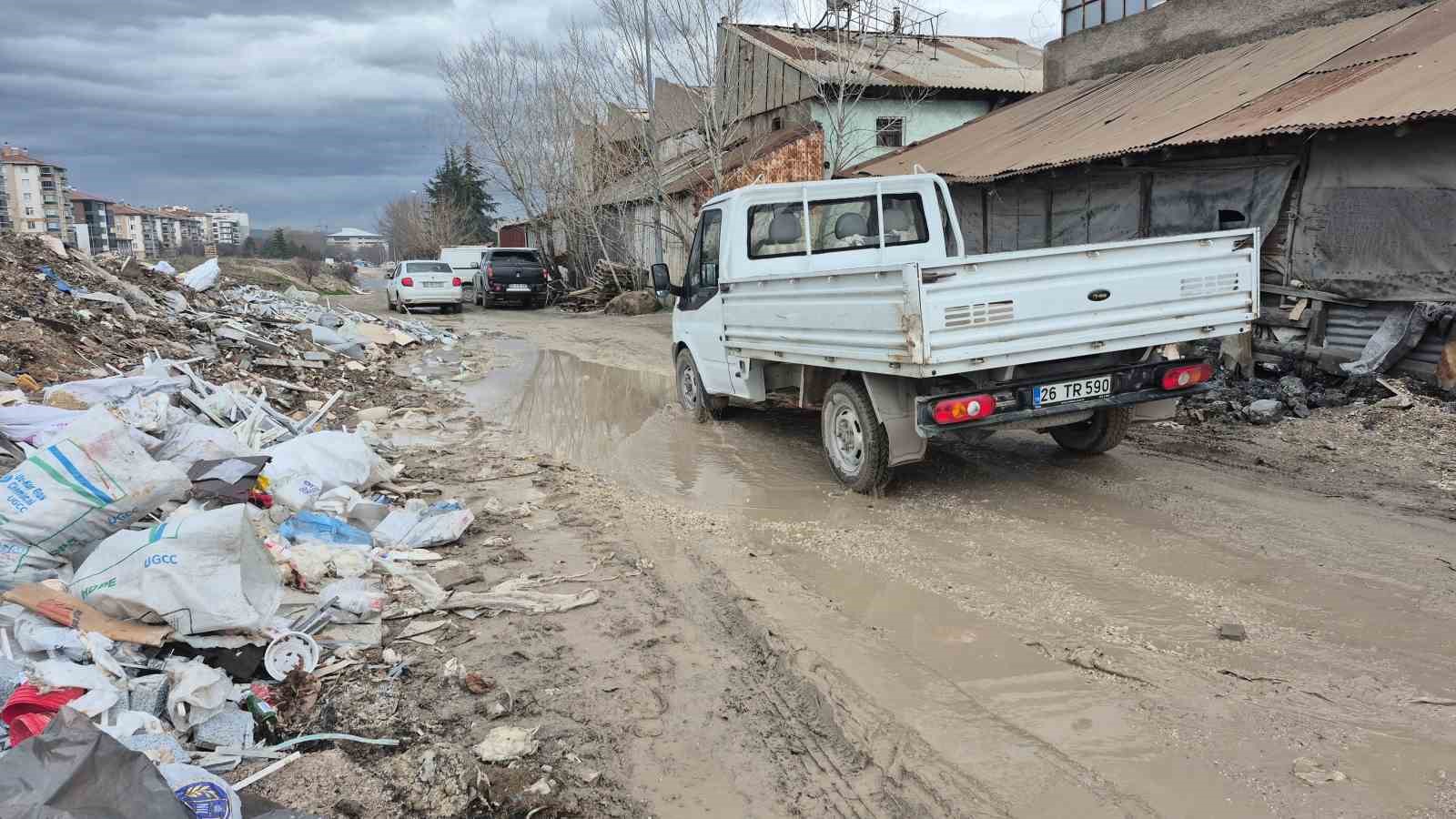 izahi olmayan seyin mizahi oldu surekli gole donen sokakta balik tutmaya basladilar 5