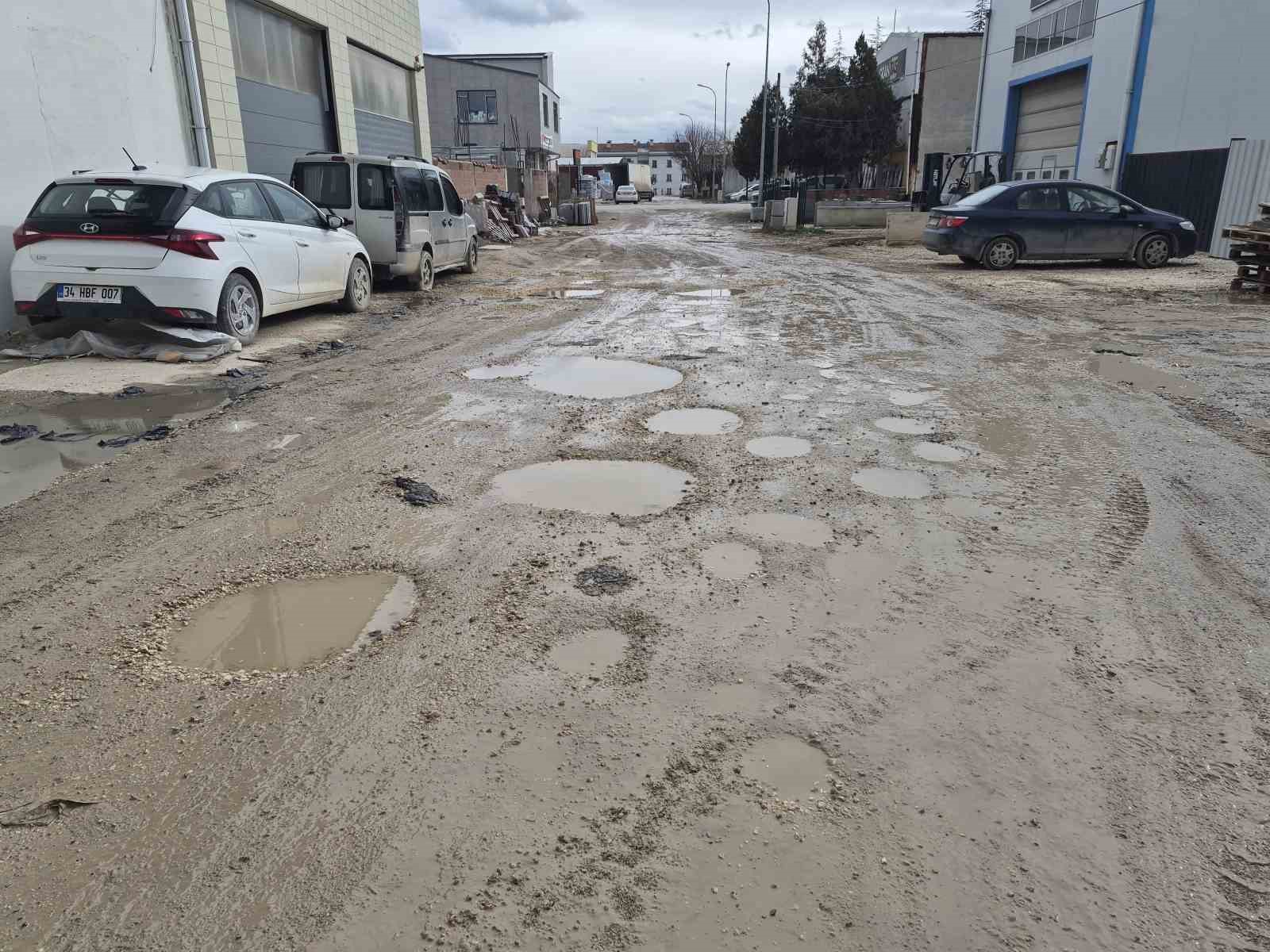izahi olmayan seyin mizahi oldu surekli gole donen sokakta balik tutmaya basladilar 6 eZCzPglk
