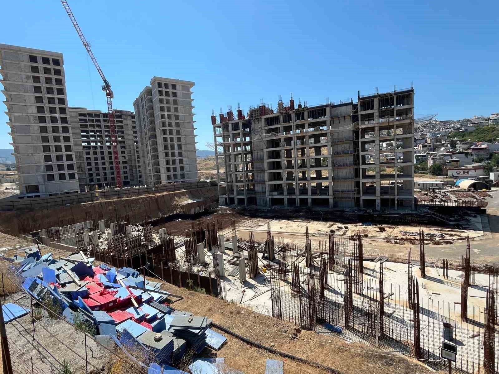 İZBETON AŞ’ye yönelik ‘asfalt kaplama ve yol, inşaat yenileme işi’ davasında tanıklar dinlendi 5 izbeton asye yonelik asfalt kaplama ve yol insaat yenileme isi davasinda taniklar dinlendi 1 hSHiDls4