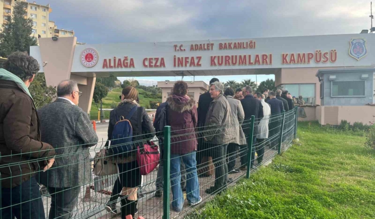 izbeton-kooperatif-davasi-saniklari-hakim-karsisinda-ali-alpyavuz-bu-chp-projesidir-binlerce-aile-magdur-PiY9G6rZ.jpg