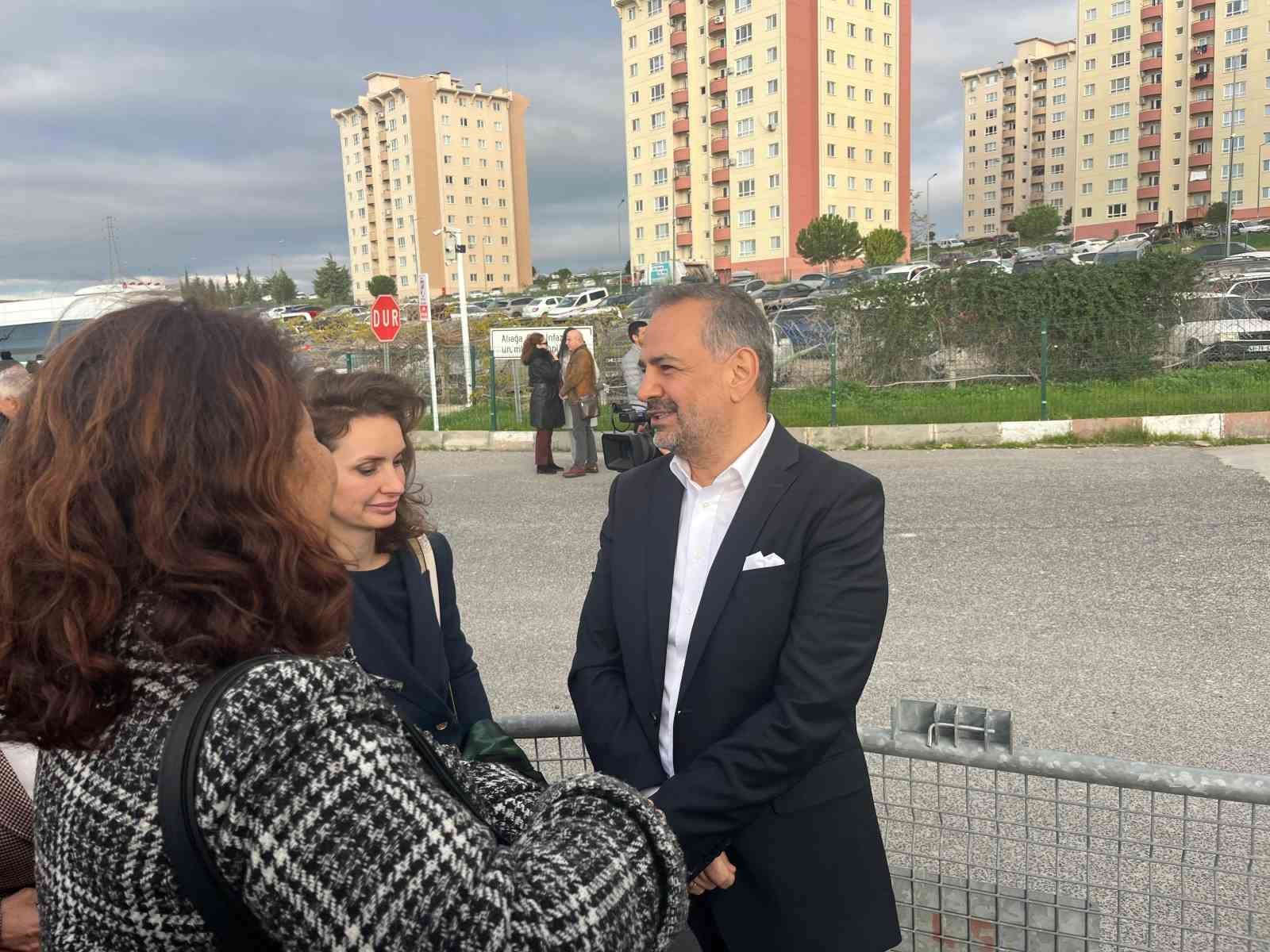 İZBETON kooperatif davası sanıkları hakim karşısında, Ali Alpyavuz: "Bu CHP projesidir, binlerce aile mağdur oldu" 8 izbeton kooperatif davasi saniklari hakim karsisinda ali alpyavuz bu chp projesidir binlerce aile magdur QEP84k6X
