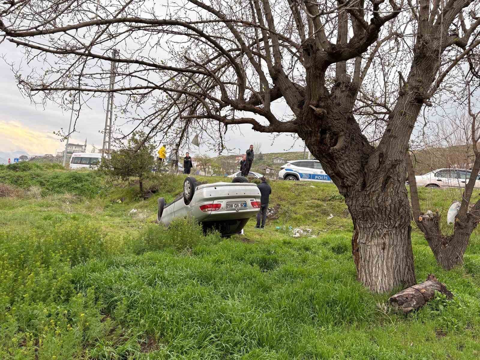 İzinsiz aldığı otomobille kaza yaptılar: 2 yaralı 5 izinsiz aldigi otomobille kaza yaptilar 2 yarali 1 HtejpfyJ
