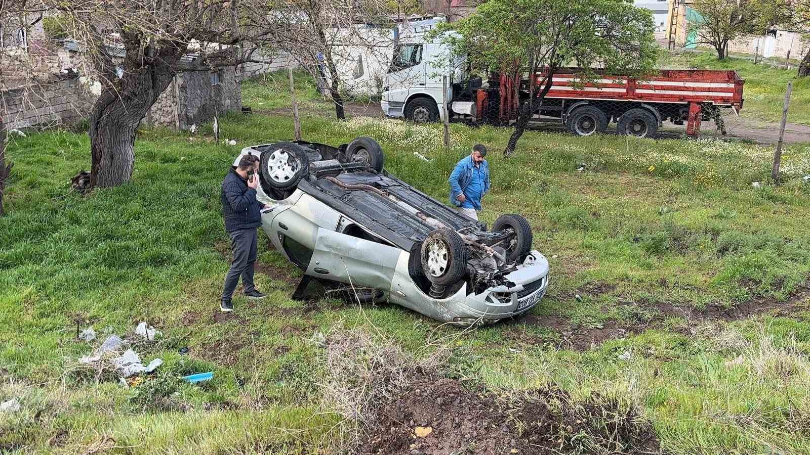 İzinsiz aldığı otomobille kaza yaptılar: 2 yaralı 8 izinsiz aldigi otomobille kaza yaptilar 2 yarali 4 2Kdd3pc2