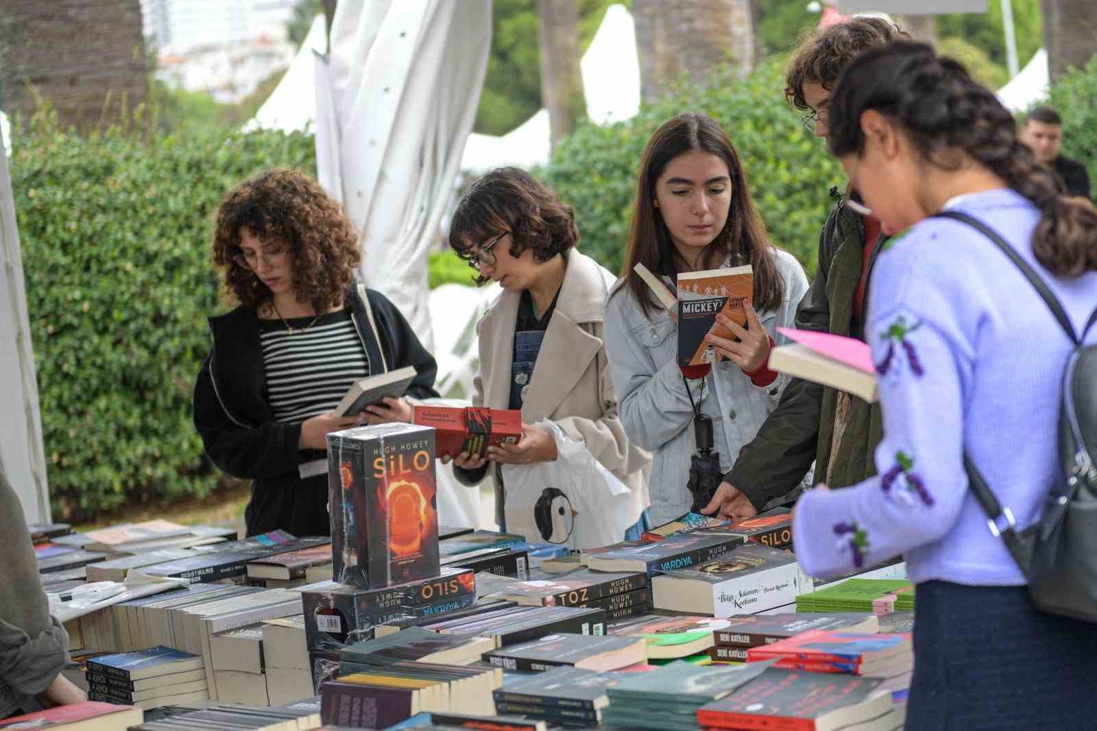 izkitap 7 izmir kitap fuari 17 26 nisanda kulturparkta 1 M4Z46P3b
