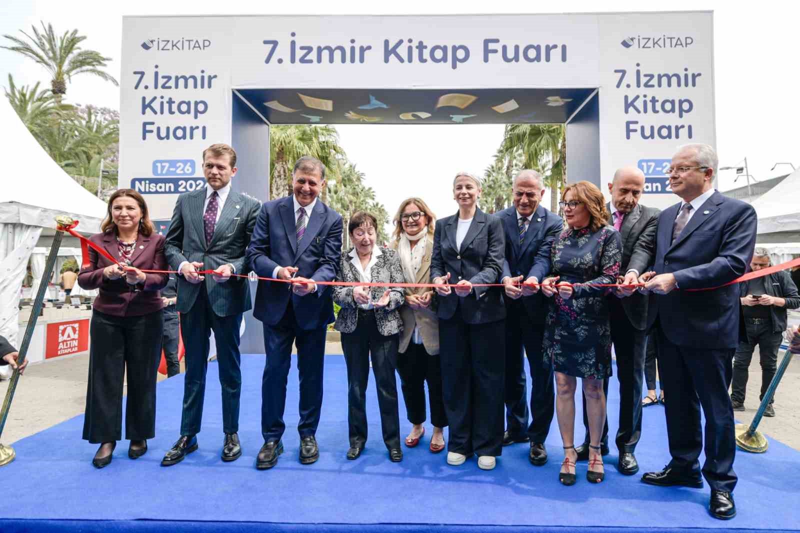 izkitap 7 izmir kitap fuari kapilarini acti 3 2r3uJIk1