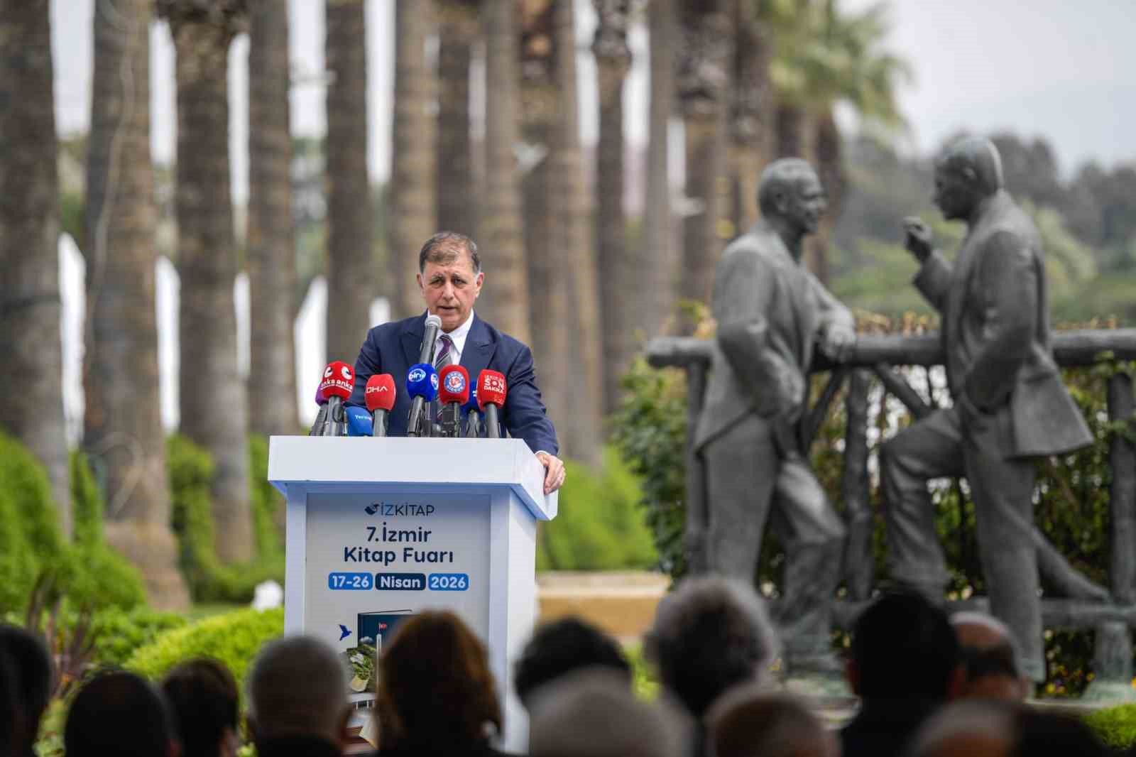izkitap 7 izmir kitap fuari kapilarini acti 7 H9afVUsX