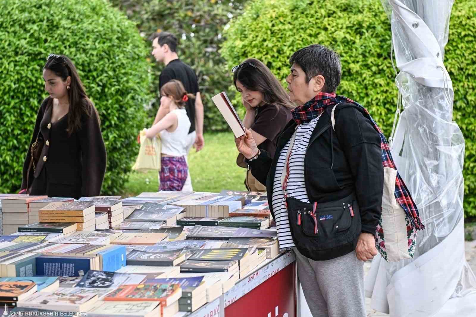 izkitapta bilim ve edebiyat bulusuyor 2 yDSvn2rd