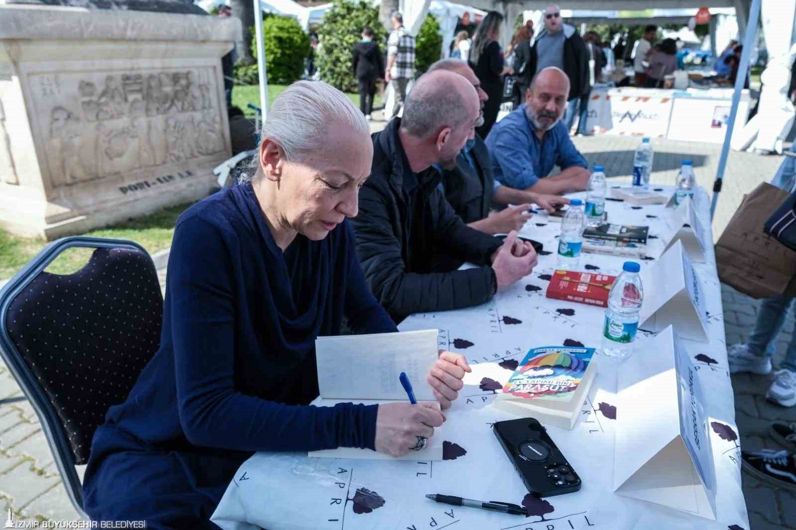 İZKİTAP’ta edebiyatla dolu hafta sonu 9 izkitapta edebiyatla dolu hafta sonu 5 pwTZSqpD
