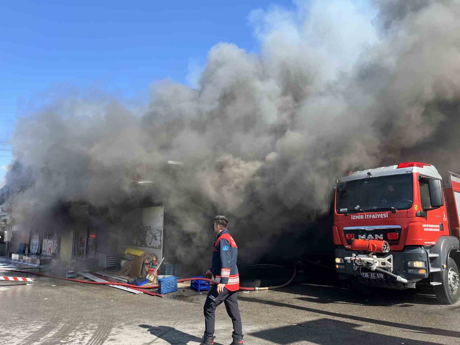izmir 6 sanayide yedek parca dukkaninda yangin 4 5JJcCOHv
