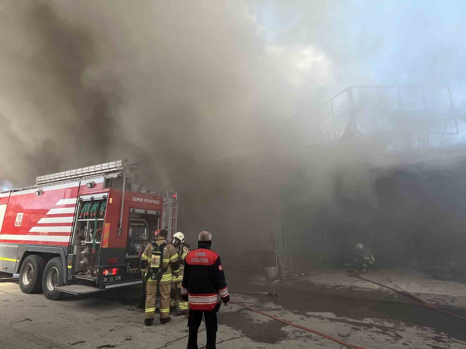 izmir 6 sanayide yedek parca dukkaninda yangin 6 2mnkNzrm