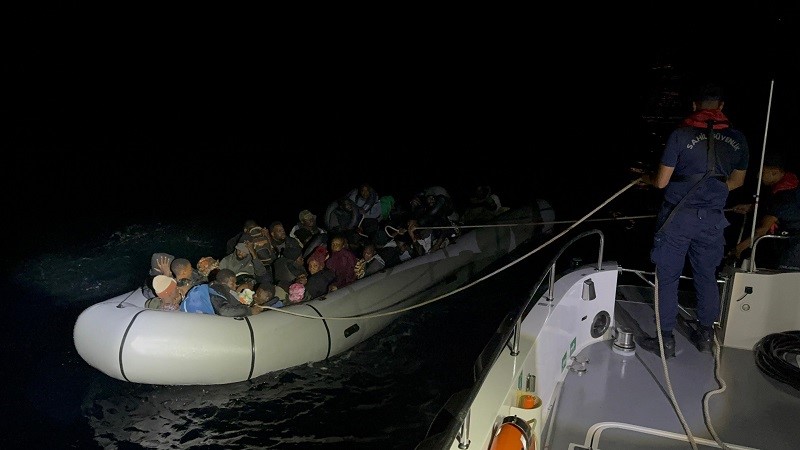 İzmir açıklarında göçmen operasyonu: 4’ü çocuk 65 düzensiz göçmen yakalandı 5 izmir aciklarinda gocmen operasyonu 4u cocuk 65 duzensiz gocmen yakalandi 1
