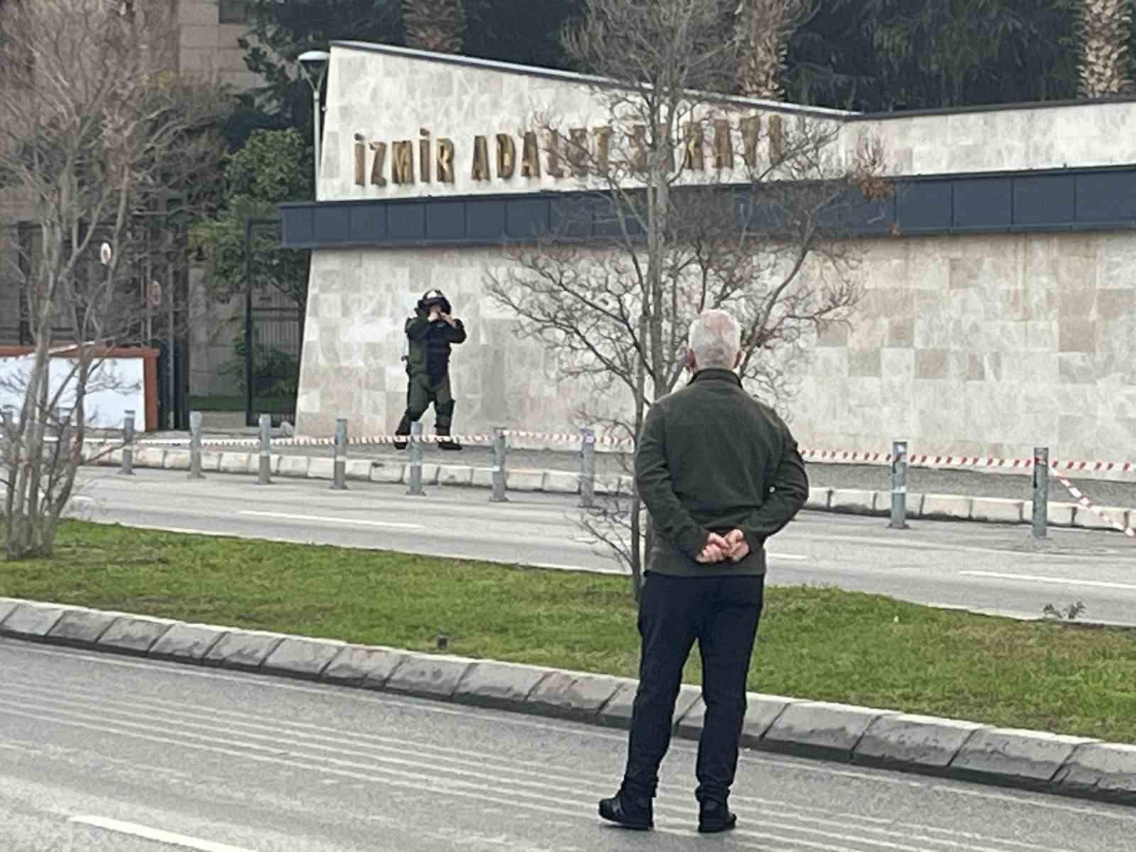 izmir adliyesi onunde supheli paket panigi 1 B9St1Ym4
