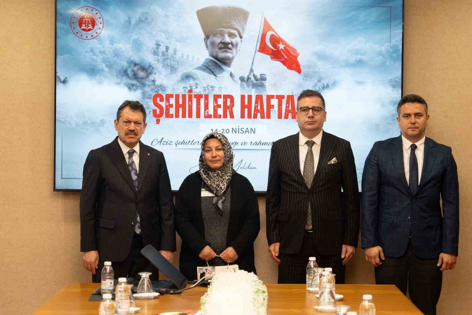 izmir adliyesinde sehit yakinlari unutulmadi 0 1kw7peTL
