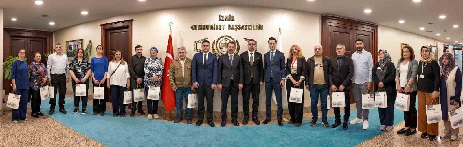 izmir adliyesinde sehit yakinlari unutulmadi 2 PJvYXaWK