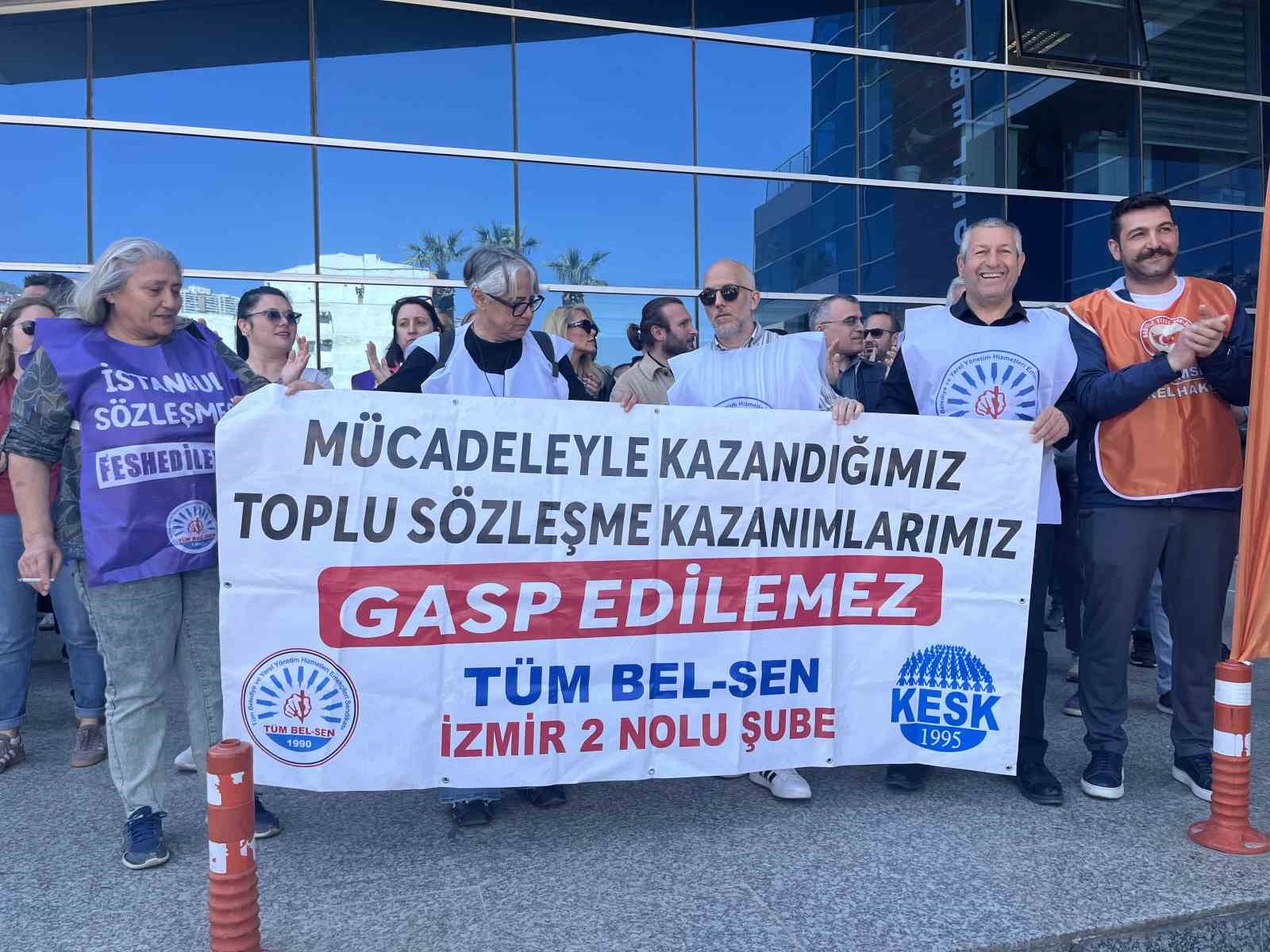 izmir belediyelerinde maas krizi 3 ilcede memurlar is birakma eyleminde 3 GZPhd3v5