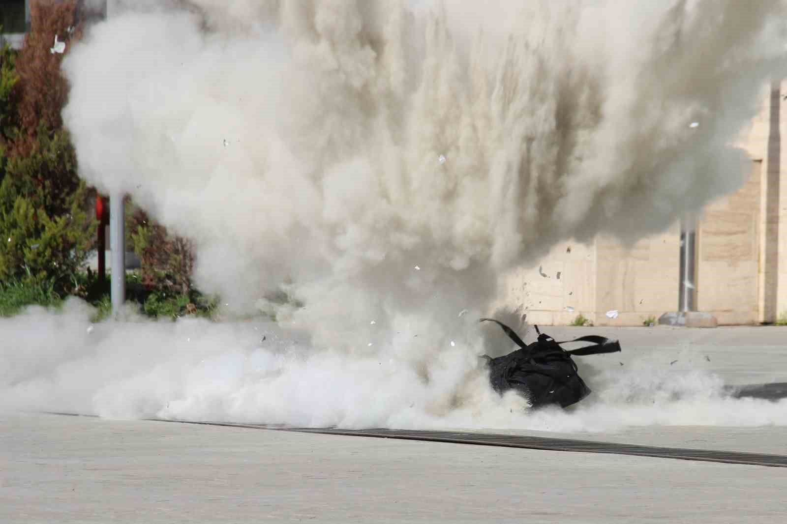 izmir bolge adliye mahkemesinde bomba ve tahliye tatbikati 0 YH4SSzHO