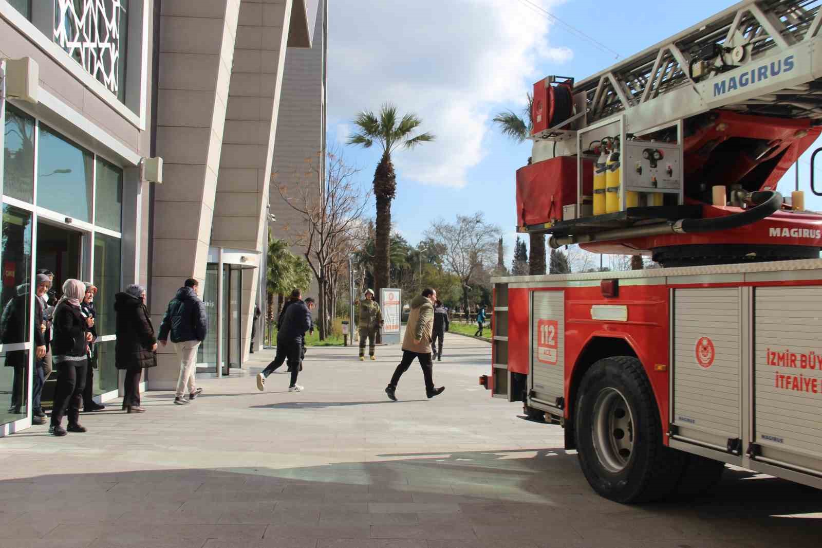 izmir bolge adliye mahkemesinde bomba ve tahliye tatbikati 6 LF7btA3G