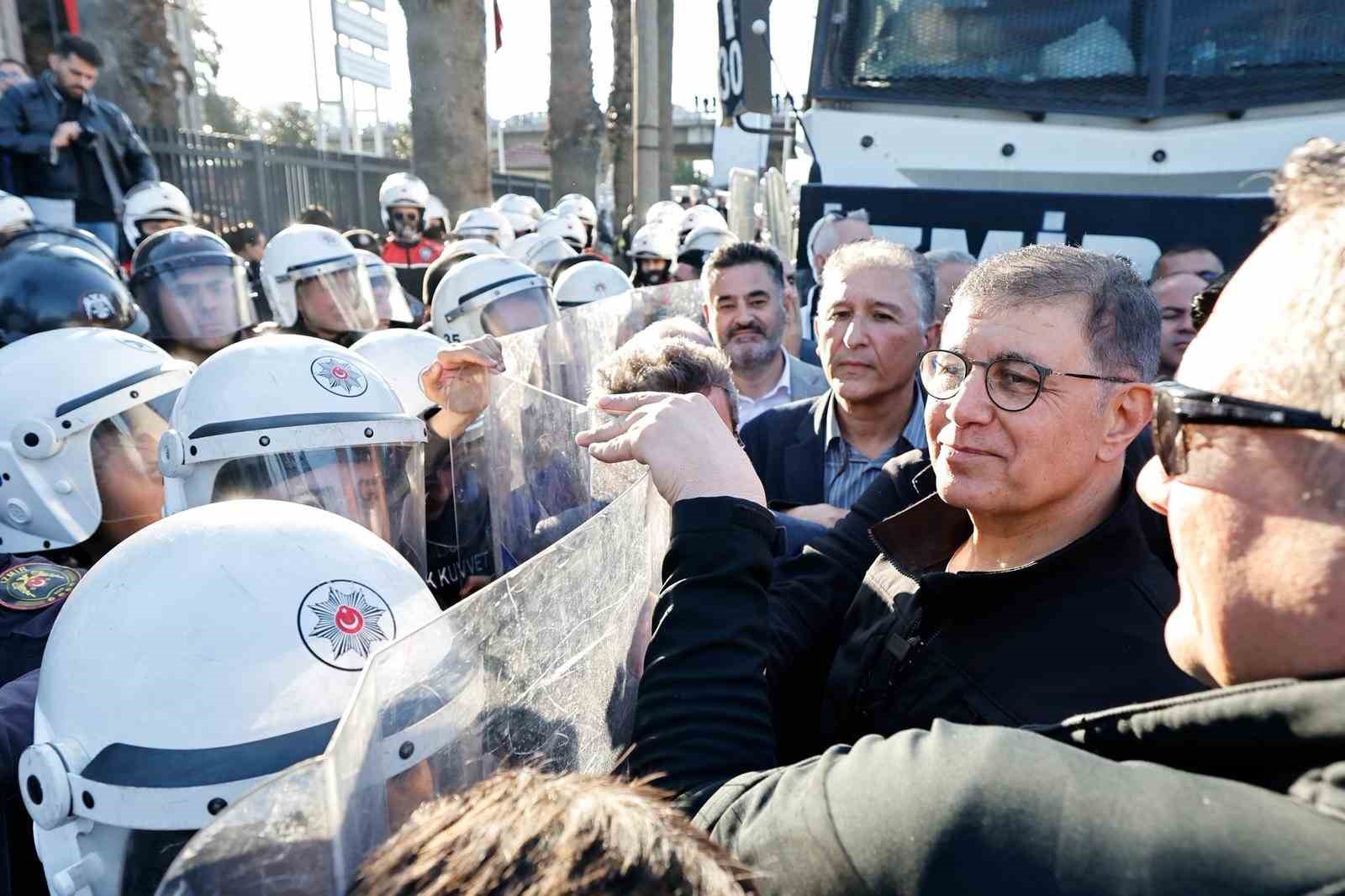 izmir buyuksehir belediye baskani tugay meslek fabrikasi binasinin tahliyesine tepki gosterdi 2 v6ebnid2