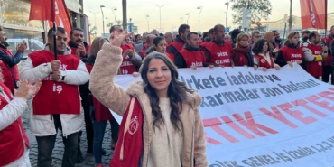 izmir-buyuksehir-iscileri-masa-kurulmazsa-mucadele-buyuyecek-YzgDCFVQ.jpg