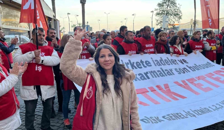 izmir-buyuksehir-iscileri-masa-kurulmazsa-mucadele-buyuyecek-YzgDCFVQ.jpg