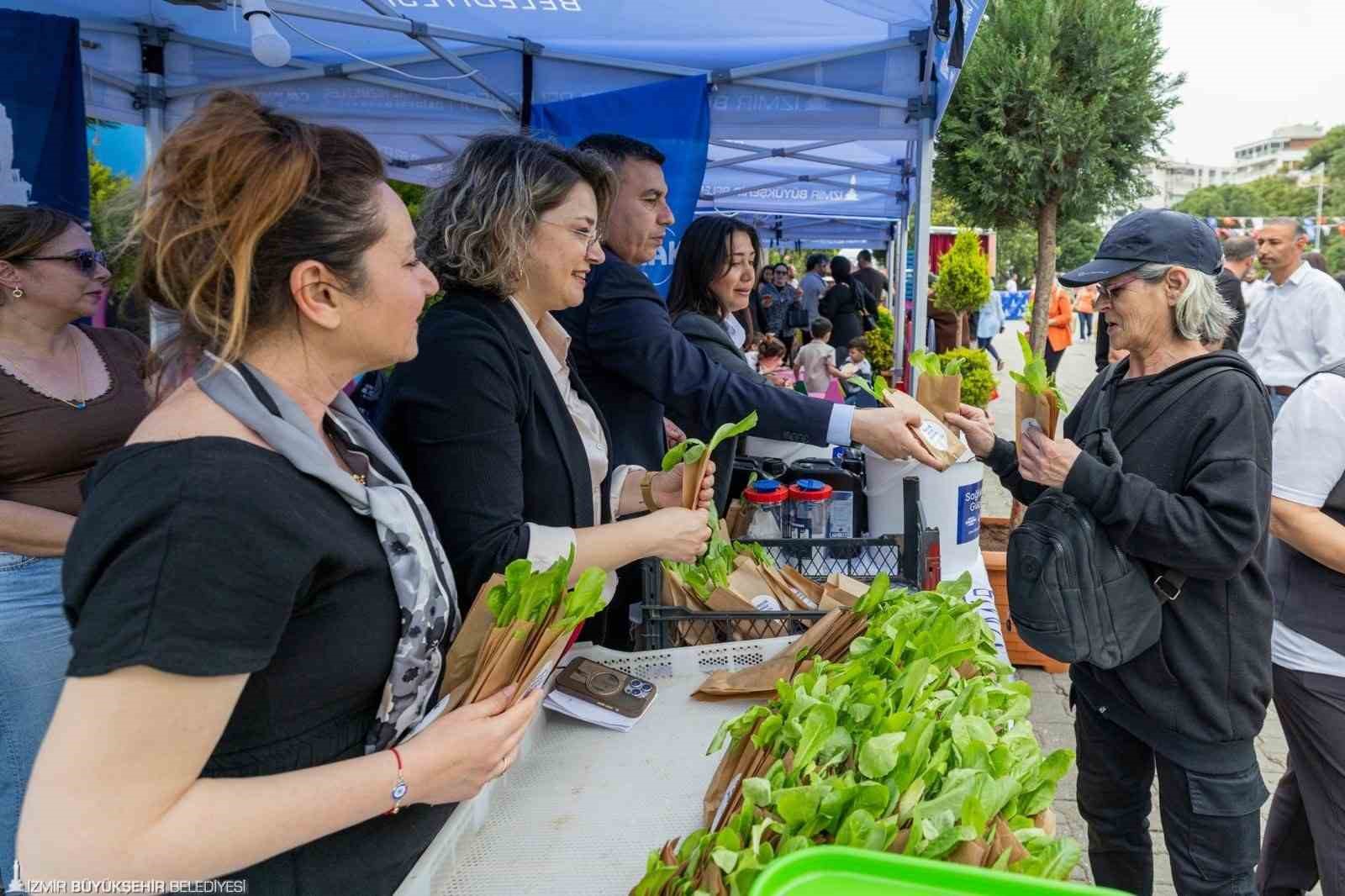 izmir cicek acti her yer rengarenk oldu 5 1UOmPU24