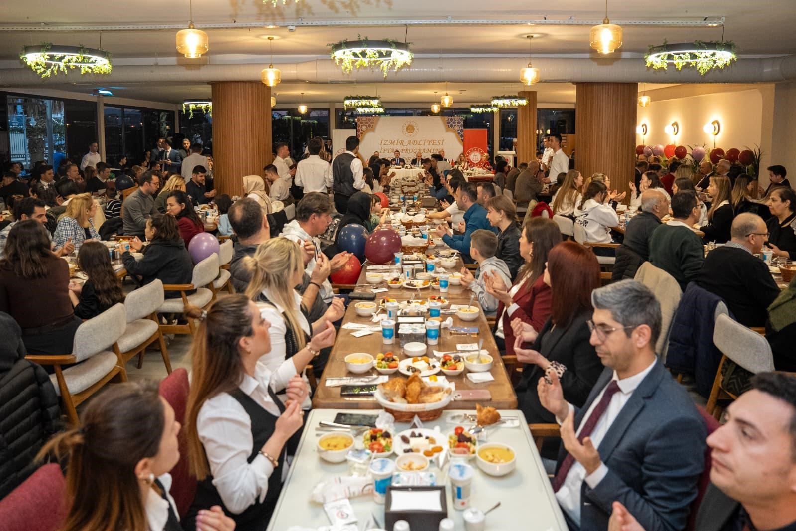 izmir cumhuriyet bassavciligindan geleneksel iftar 1 v1tjvan7