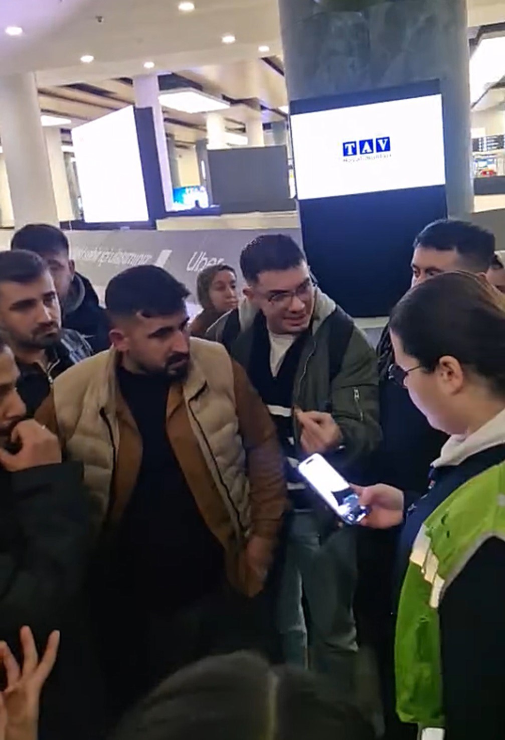 izmir diyarbakir ucusu 12 saatlik eziyete donustu 2 gNOumPZU