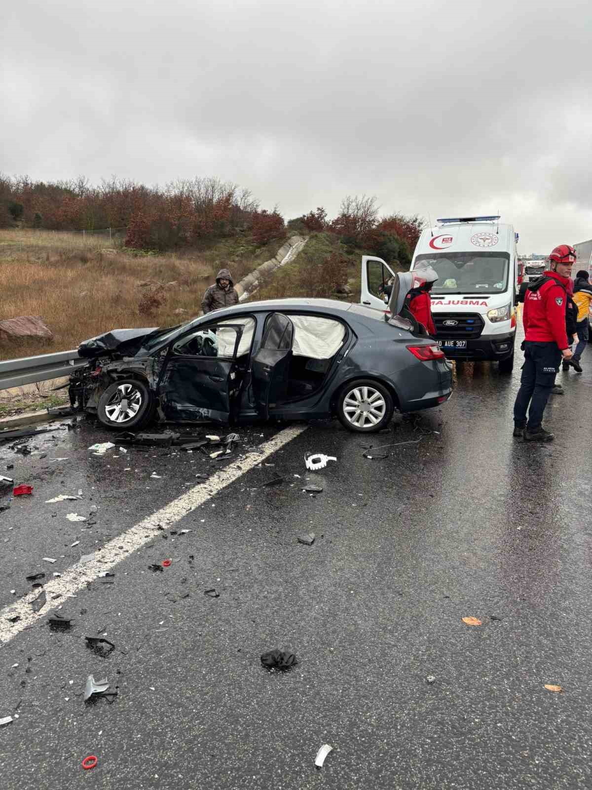 İzmir-İstanbul Otoyolu’nda zincirleme kaza: 1 ölü, 10 yaralı 4 izmir istanbul otoyolunda zincirleme kaza 1 olu 10 yarali 0