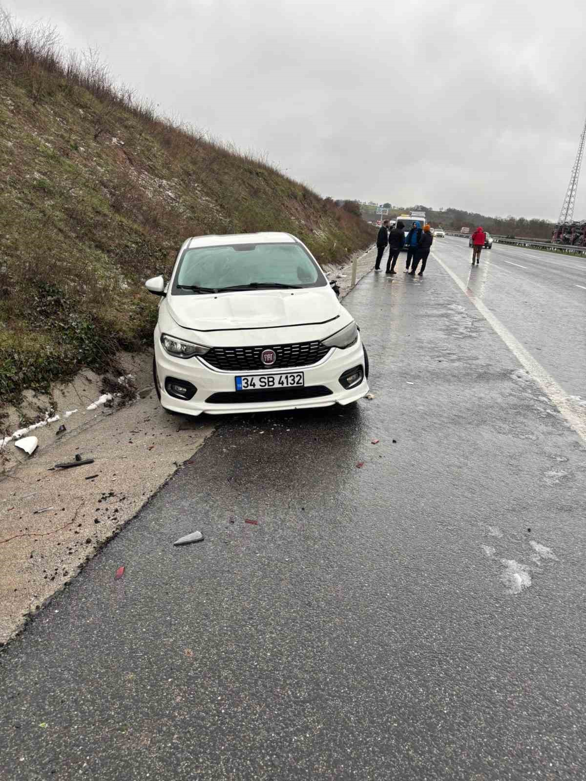 İzmir-İstanbul Otoyolu’nda zincirleme kaza: 1 ölü, 10 yaralı 7 izmir istanbul otoyolunda zincirleme kaza 1 olu 10 yarali 3 VTwk3ptr