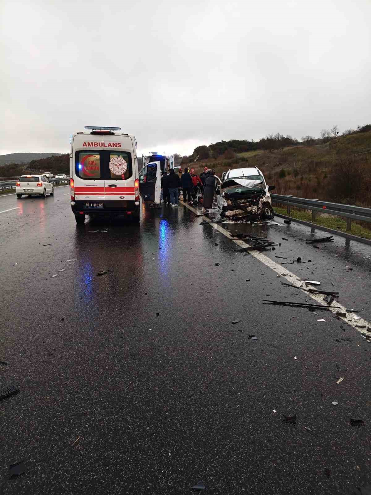 İzmir-İstanbul Otoyolu’nda zincirleme kaza: 1 ölü, 10 yaralı 9 izmir istanbul otoyolunda zincirleme kaza 1 olu 10 yarali 5 PdDhmMUj