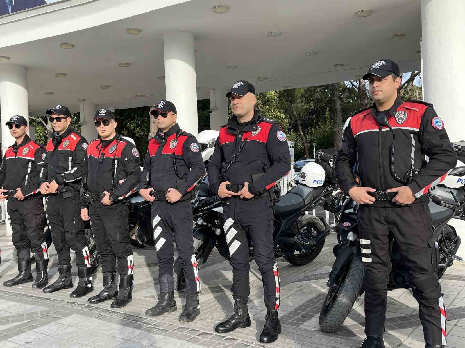 izmir konakta 30 farkli noktada dar alan uygulamasi 258 araca ceza kesildi 4 pWSQmkKf
