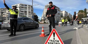 izmir-konakta-30-farkli-noktada-dar-alan-uygulamasi-258-araca-ceza-kesildi-kWGs8sH5.jpg